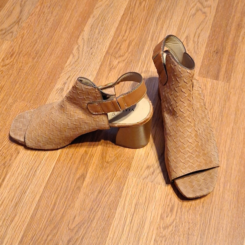 Naked Feet Juno Sandels sz9 NWOT